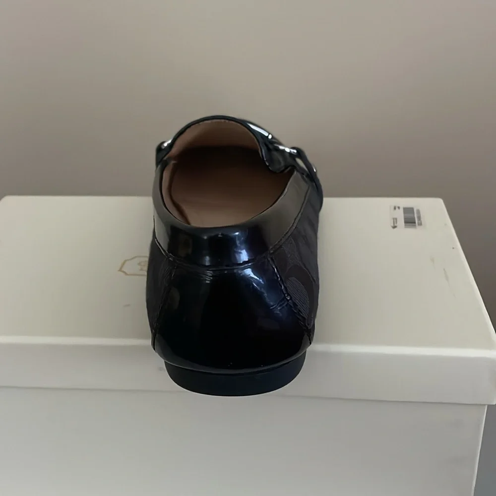 Coach - Picture 4 of 6